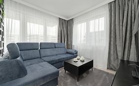 Luksusowy Apartament Z 3 Sypialniami, Klimatyzacja, Parkingiem I Biurkiem We Wroclawiu By Renters Prestige