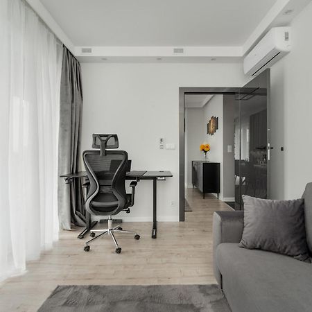 Luksusowy Apartament Z 3 Sypialniami, Klimatyzacja, Parkingiem I Biurkiem We Wroclawiu By Renters Prestige Zewnętrze zdjęcie