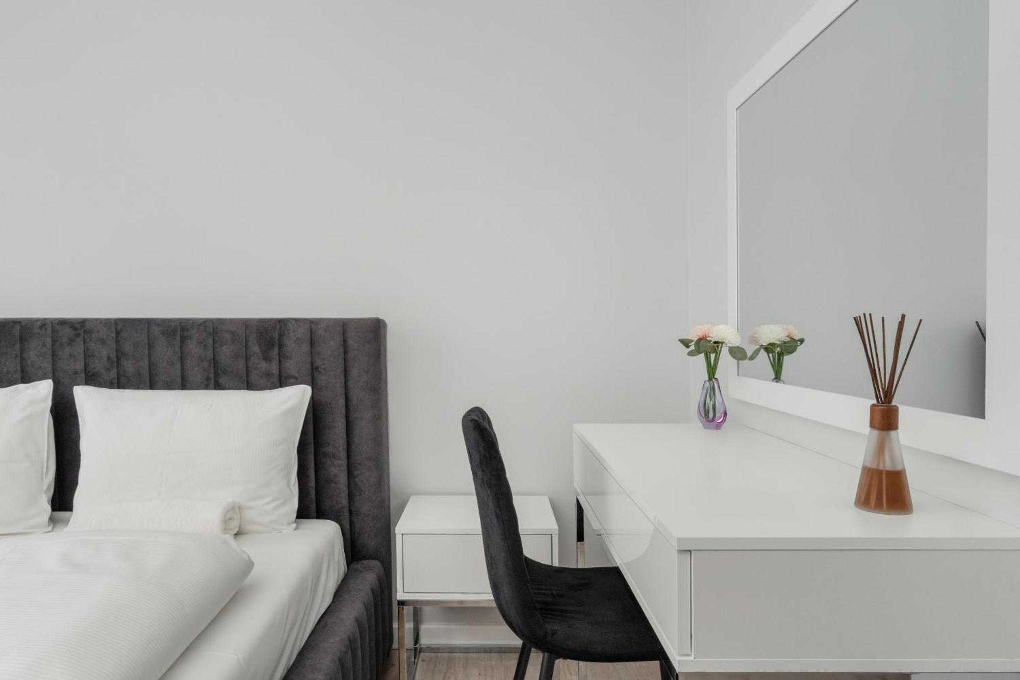 Luksusowy Apartament Z 3 Sypialniami, Klimatyzacja, Parkingiem I Biurkiem We Wroclawiu By Renters Prestige Zewnętrze zdjęcie
